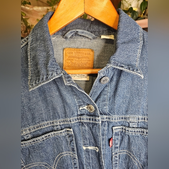Levi's light weight women's cropped jacket - Picture 6 of 7